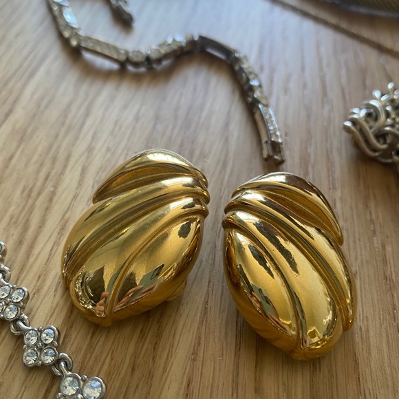 Vintage Givenchy Clip On Earrings - Picture 1 of 3